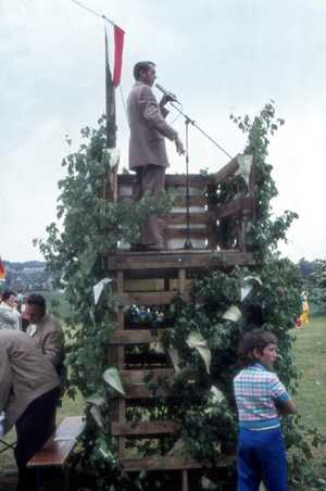 1973,  Hans "Hp" Klassen auf seinem Platzsprecherturm (Foto Hildegard Schmitz)